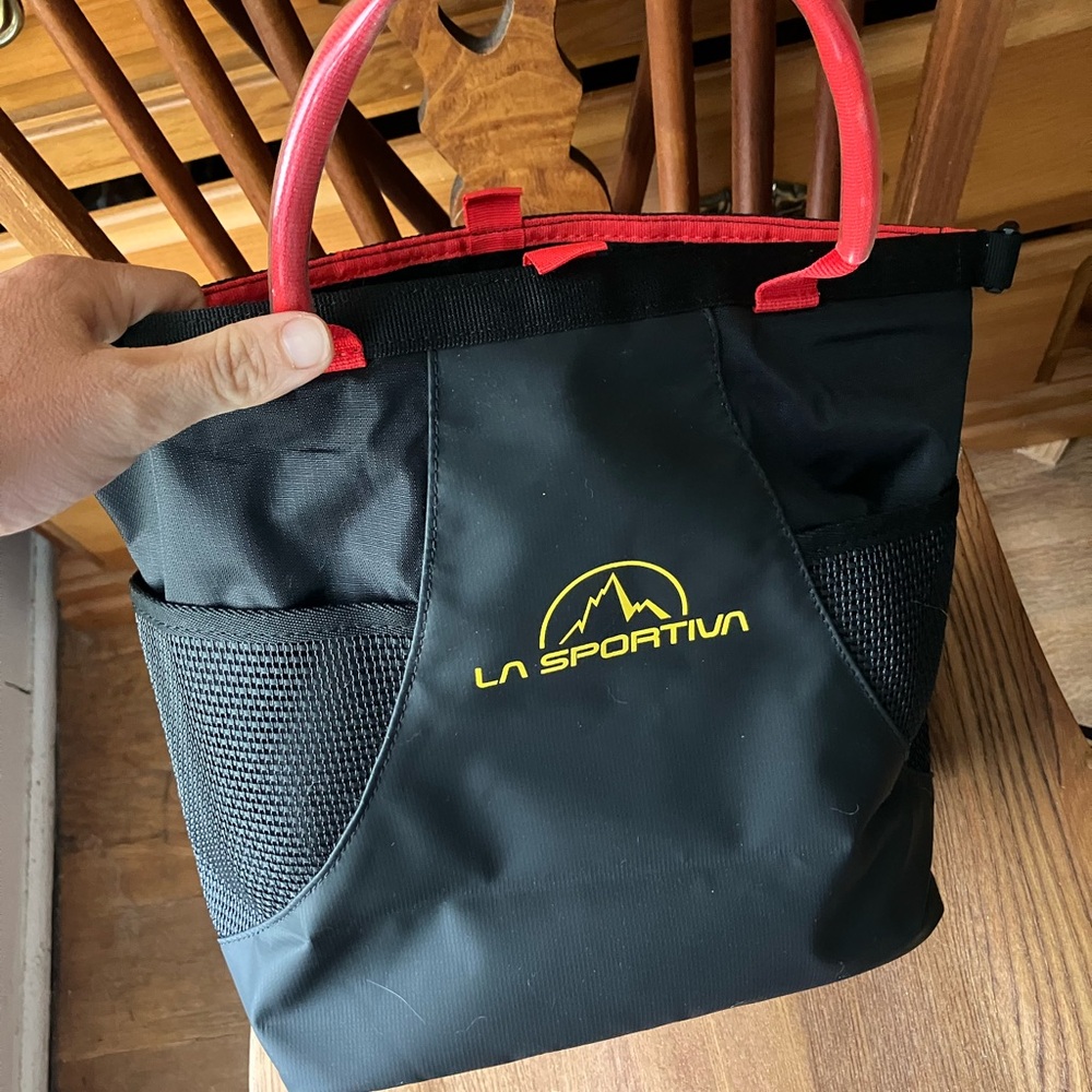 La Sportiva Black and Red Chalk Bag, brand new - Picture 3 of 7